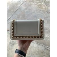 ราคา กระเป๋าสะพาย Charles & Keith สีขาว มีสายยาว (20184916247)