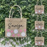 ราคา กระเป๋าสาน ขนาด9*8” เพ้นท์ลายดอกไม้ พร้อมเพ้นท์ชื่อ (43703162882)