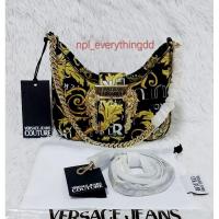 ราคา กระเป๋า .V.e.r.s.a.c.e J.e.a.n.s C.o.u.t.u.r.e. Buckled Hobo bag (Black-Yellow) ใหม่ แท้ %.. (29926652575)