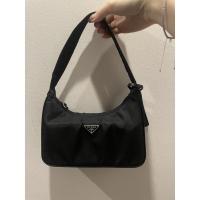 ราคา Used like new!! Prada re-edition 2000 สีดำ สภาพเหมือนใหม่ค่า (21553548644)