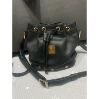 ราคา MCM Bucket ของแท้ ทรงขนมจีบ จุของได้เยอะมาก หนังวัวแท้ทั้งใบ ด้านในบุผ้าสีแดง ภายในสะอาด (28759066419)