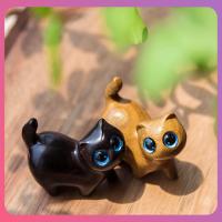 ราคา สร้างสรรค์ไม้จันทน์มือแกะสลักไม้แมว Kawaii ตาโตไม้รูปปั้นแมวขนาดเล็ก Figurines ไม้จันทน์มือแกะสลักประติมากรรมอุปกรณ์เสริมของขวัญ [COD] (22613489829)