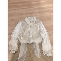 ราคา เสื้อแขนยาวผ้าแก้ว สีขาวมุกซีทรู ประดับไข่มุก ผูกโบว์ที่คอได้ ใส่ทำงานหรือใส่เที่ยวสไตล์หรูหรามาก (22616989801)