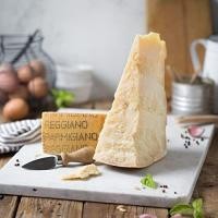 ราคา พาร์เมซานชีส อิตาเลียน ก้อน 1กก - Italian Parmesan Grana Padano/ Parmigiano Reggiano Cheese 1kg (21686163589)