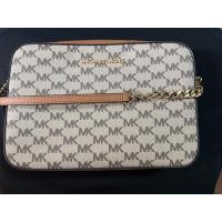 ราคา ลดเพิ่ม 6.6 Michael Michael Kors Michael Michael Kors Ginny Zipped Medium Crossbody Bag (26474646241)