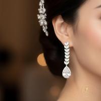 ราคา ต่างหูเพชร CZ แท้ ดีไซน์หยดน้ำเพชรล้อม ใบไม้ระย้า สวยหรู (43771974366)