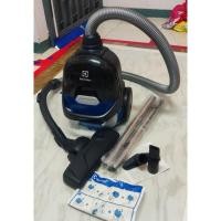ราคา เครื่องดูดฝุ่นElectrolux รุ่น Z1230CB 1600 วัตต์ สีน้ำเงิน (29175594932)