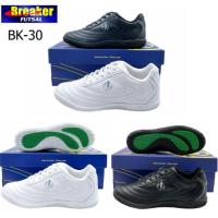 ราคา BREAKER FUTSAL รุ่น BK-30 รองเท้าผ้าใบพื้นฟุตซอลสีขาว สีดำ ไซส์ 36-44 (XRZE) (3710208298)