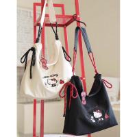 ราคา (Pre-Order) TOUTOU x Hello Kitty Underarm Tote Bag : สินค้าลิขสิทธิ์แท้ (28033055764)