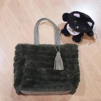 ราคา กระเป๋า สีเขียวขี้ม้า สภาพสวยใหม่ (55103857357)