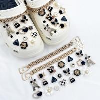 ราคา รองเท้า Charm กับอุปกรณ์ตกแต่งแบบ Love Butterfly Chain (44953783290)