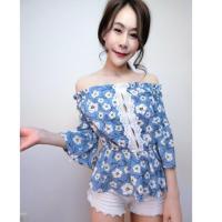ราคา 160฿ เสื้อเกาะอกแขนกระดิ่ง ลายดอก จั้มเอว (1900616917)