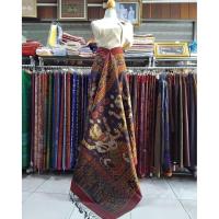 ราคา ซิ่น ผ้าไหมมัดหมี่ ทอยกดอก 6ตะกอ มีหน้านางชายครุย ขนาด 1x2เมตร ลายหนุมานหาวเป็นดาวเป็นเดือน พื้นสีแดงเม็ดมะขาม รหัส M... (26753033329)