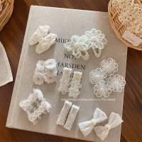 ราคา กิ๊บผมลายดอกไม้สีขาวสไตล์เกาหลี ดีไซน์เหมือนชาแนล สำหรับคนชอบลุคหวานๆ (45501069490)