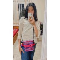 ราคา กระเป๋าผ้าชาวเขาใบใหญ่ สะพายข้างริ้วผ้าลีซอเต็มใบ เป๋าแม้ว-ลีซอ ใส่เที่ยวเหนือ มีซิปกลาง (15223376520)