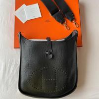 ราคา Hermes Evelyne หนัง Clemence (หนังลูกวัวตัวผู้) ไซส์ PM สีดำ (Black) (6320480089)