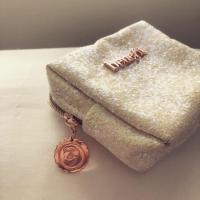 ราคา พร้อมส่งแท้ Benefit กระเป๋าเครื่องสำอางค์ (2361240429)