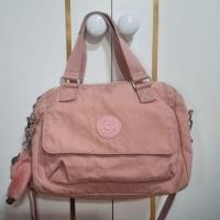 ราคา กระเป๋าสะพายข้าง Kipling รุ่น Alvar – สีชมพู (มือสองสภาพดี) (41807660072)