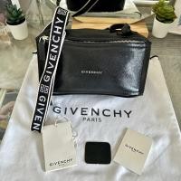 ราคา USED Givenchy Pandora Mini Logo Strap สภาพดีราคาดี (18679031119)