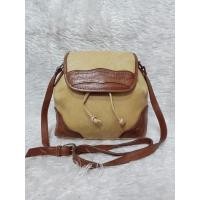 ราคา กระเป๋าหนังแท้100%ทูโทนครอสบอดี้ปากกระเป๋าทรงจีบพร้อมฝาปิดแบรนด์ Liz Claiborne (รหัส GO4) (24120665376)