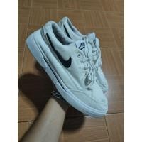 ราคา NIKE สีขาว ไซร้ 40.5/25.5 มือสองของแท้ (52902534548)