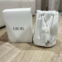ราคา Dior Cosmetic Bag ผ้าสีขาวทรงขนมจีบ ขนาด 6.5 x 5x4.5“ แถม shiseido men travel sample set (24193209136)
