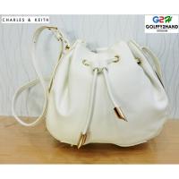 ราคา Charles & Keith แท้ กระเป๋าสะพายข้างทรงขนมจีบ (5513150315)