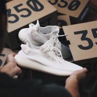 ราคา Adidas Yeezy Boost 350 V.2 "Triple White" ของแท้ (1515938948)