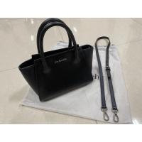 ราคา *มือสอง85%* กระเป๋า Guy Laroche ใบเหลี่ยม สะพายข้าง สภาพดี (13475515767)