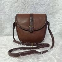 ราคา กระเป๋าหนังสีน้ำตาลเข้มครอสบอดี้แบรนด์Liz Claiborne งานชายหญิง (รหัส A1A) (21982838314)