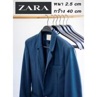 ราคา [1ชิ้น]ไม้แขวนเสื้อสูท เสื้อกันหนาว บ่ากว้าง ZARA หัวหมุนได้360องศา (4421191772)