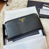 ราคา Very good condition‼️ Prada zippy long wallet ปี2018 หนัง saffiano ทนๆค่า สภาพดีเลยค่า รวมๆยังดูสวย ขอบมุมสวย ภายใน (25080912020)