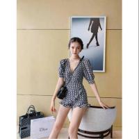 ราคา จั๊มสูทขาสั้นพิมพ์ลาย V งานป้าย S M L XL (7205303983)