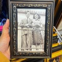 ราคา กรอบรูปภาพ พระฉายาลักษณ์ รัชกาลที่ 9 ร.9 ขนาด 5x7นิ้ว ห้อยแขวนหรือตั้งโต๊ะ ที่ระลึก ของขวัญของฝาก เสริมสิริมงคล (24916438514)