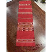 ราคา ผ้าพาดไหล่ ไหมแท้ ลายแพรวา พื้นสีแดง LW4A-NY-0830671 (29815899581)