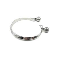 ราคา DSP กำไลเงินตอกลายปลา ชาร์มกระดิ่งตอกลาย เงินแท้ 925 : DSP 925 Sterling Silver Beads Charm Cuff Bracelet [GSPC0051] (14206138890)