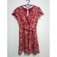 ราคา เดรสปาดสีแดงลายดอก มีเชือกผูกที่เอว (9706231239)