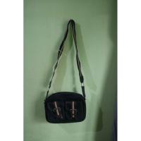 ราคา Preloved กระเป๋าสะพายข้าง สีดํา Bonia (19780406363)