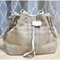 ราคา BEAN POLE แท้ ตัวกระเป๋าเป็นผ้าทอลายแบรนด์ทั้งใบ อะไหล่เป็นหนังแท้ สภาพรอบใบสวย (27535727402)