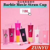 ราคา [145]ตุ๊กตาบาร์บี้ถ้วยลูกกลิ้งอะคริลิเย็นถ้วยตุ๊กตาบาร์บี้ภาพยนตร์ฟางถ้วยน้ําอุปกรณ์ตุ๊กตาบาร์บี้ความจุขนาดใหญ่710มิลลิลิตร (29926173612)
