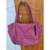 ราคา used กระเป๋า Coach หนังแท้สีม่วงเข้ม size M (25765375274)