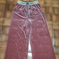 ราคา กางเกงขาบานอัดพลีทผ้ากำมะหยี่ มือ 1 ( มี 2 สี ) (2796173327)