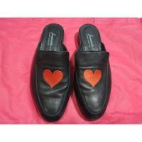 ราคา รองเท้า saramanda หนังลูกแกะแท้ ส้นแบน ปักหัวใจน่ารัก รุ่น Paula Size 38 ของแท้ 100% แบรนด์แท้ (8405367904)