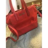 ราคา กระเป๋า MANGO TOUCH สีแดง แท้100% สวย ร้อนแรง สภาพ55% (1469782572)