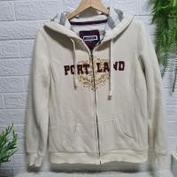 ราคา เสื้อคลุม กันหนาว Portland Size L สีครีม อก 38 ยาว 24 แขนยาว 24 นิ้ว ราคา 250 บาท ส่งฟรี (14812362884)