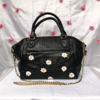 ราคา กระเป๋าถือ แบรนด์เนม Lancetti Italy สําหรับผู้หญิง | รองเท้าหนังแท้ ขนาดใหญ่ ลายดอกเดซี่ สีดํา (22834379273)