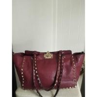 ราคา Valentino Garavani Rock studs หนังแกะมือสอง สภาพใช้งานทั่วไปโดยรวมยังสวยแท้% (22765964031)