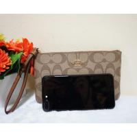ราคา Coach wristlet size M (339707239)