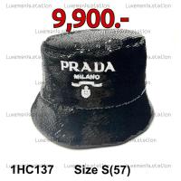 ราคา : New!! Prada Bucket Hat ‼️ก่อนกดสั่งรบกวนทักมาเช็คสต๊อคก่อนนะคะ‼️ (43700464402)