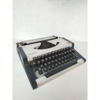 ราคา เครื่องพิมพ์ดีด แป้นอังกฤษ Olympia รุ่น Traveller de Luxe (25605881349)